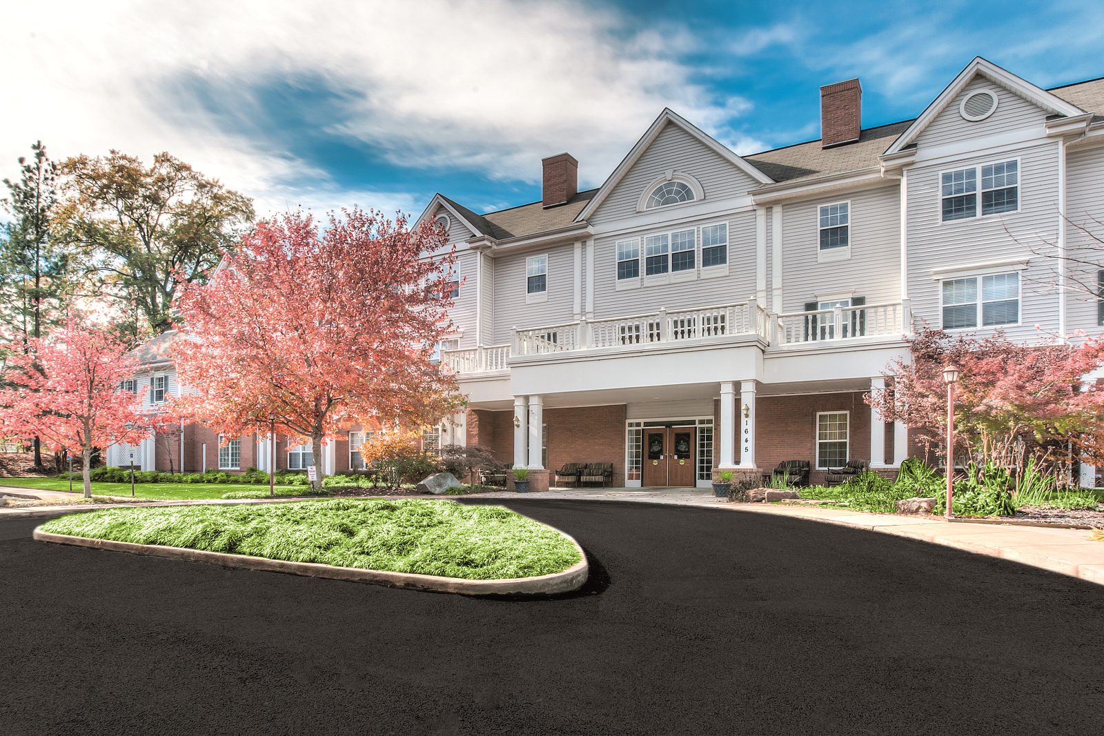 Laurel Glen at Memphis Assisted Living and Memory Care community exterior