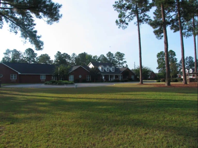 Greenwood Place Assisted Living outdoor common area