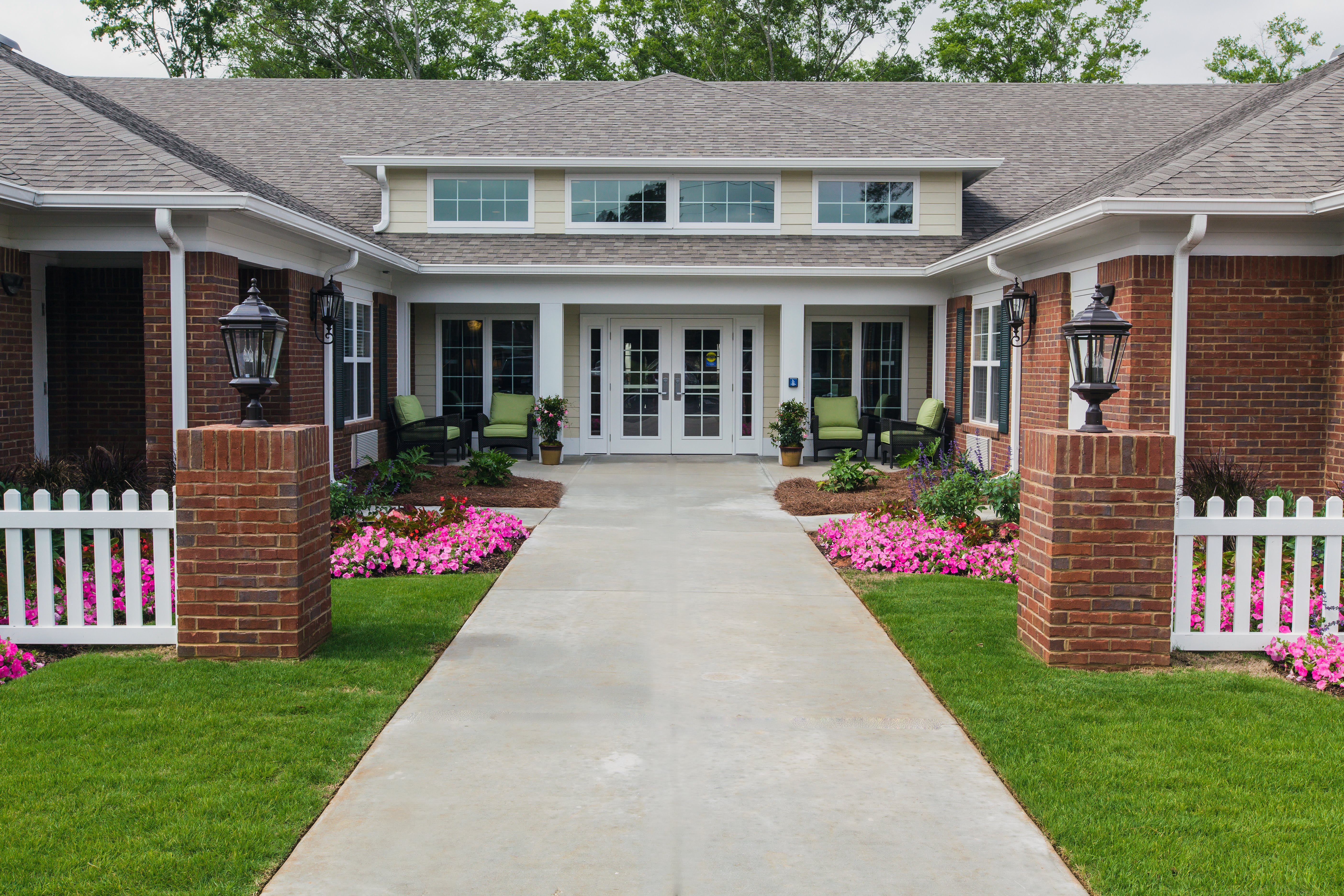 Country Place Senior Living and Memory Care of Jacksonville community exterior