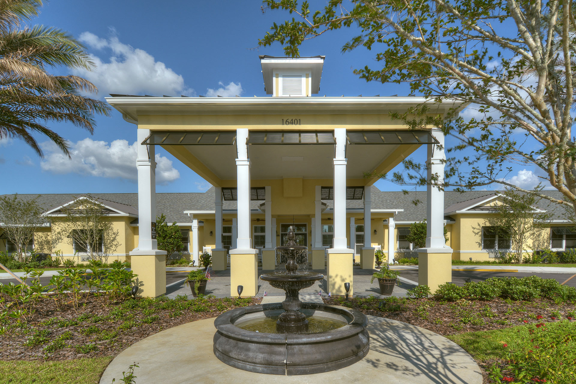 Benton House of Clermont community exterior