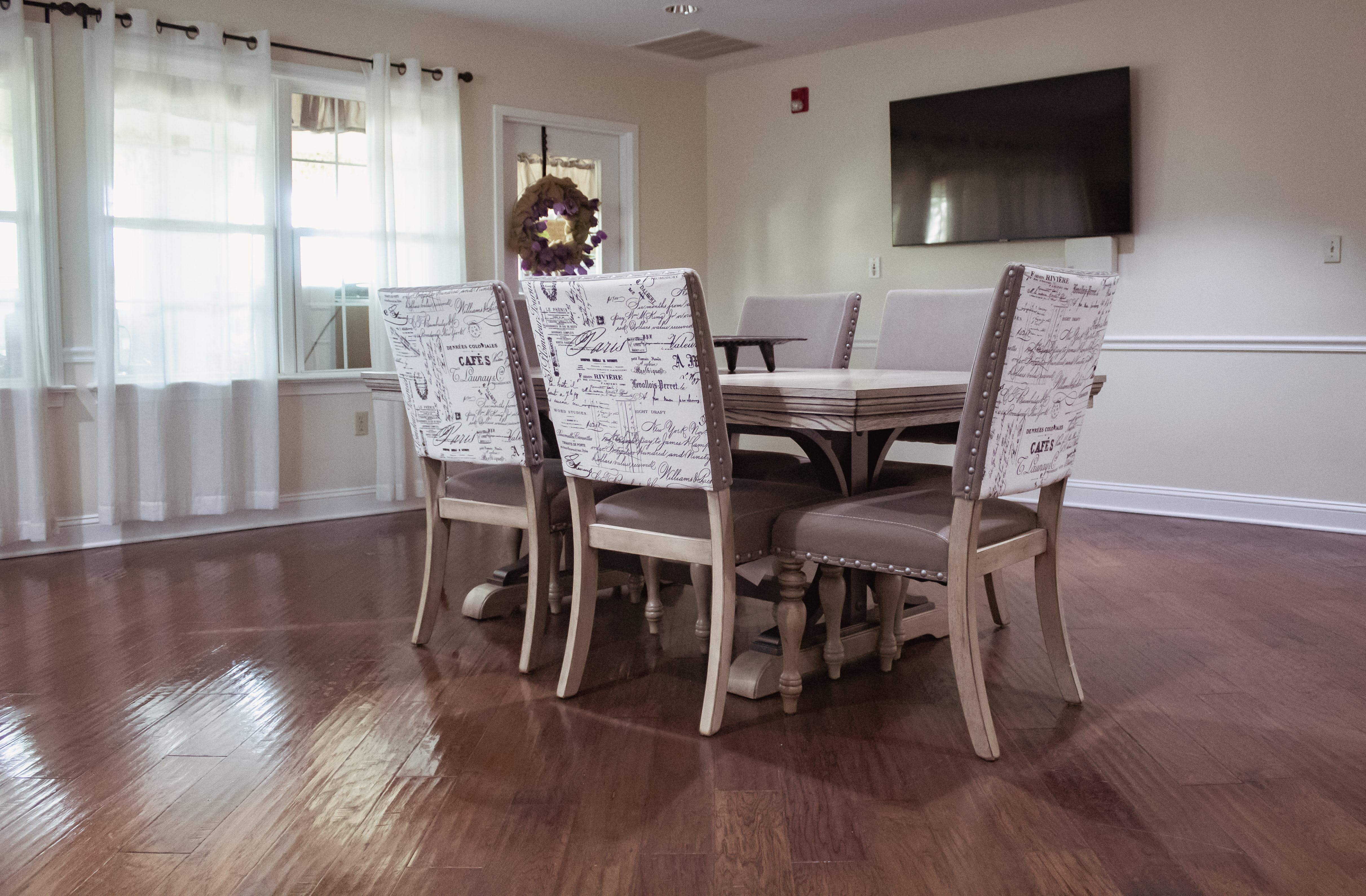 HMP Senior Solutions Cambridge Landing, LLC indoor common area