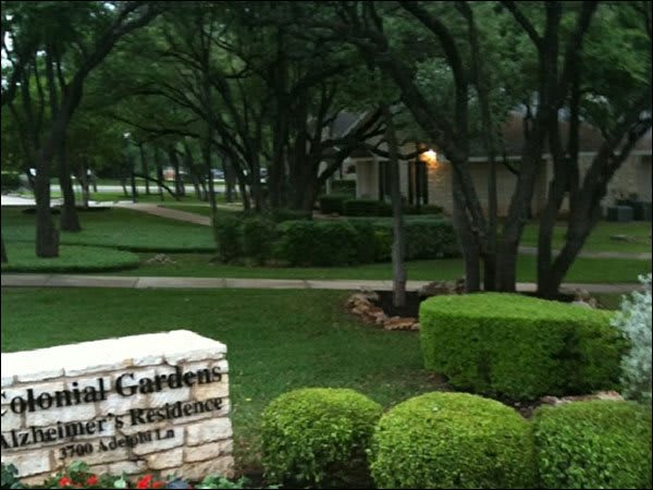 Colonial Gardens - Austin outdoor common area