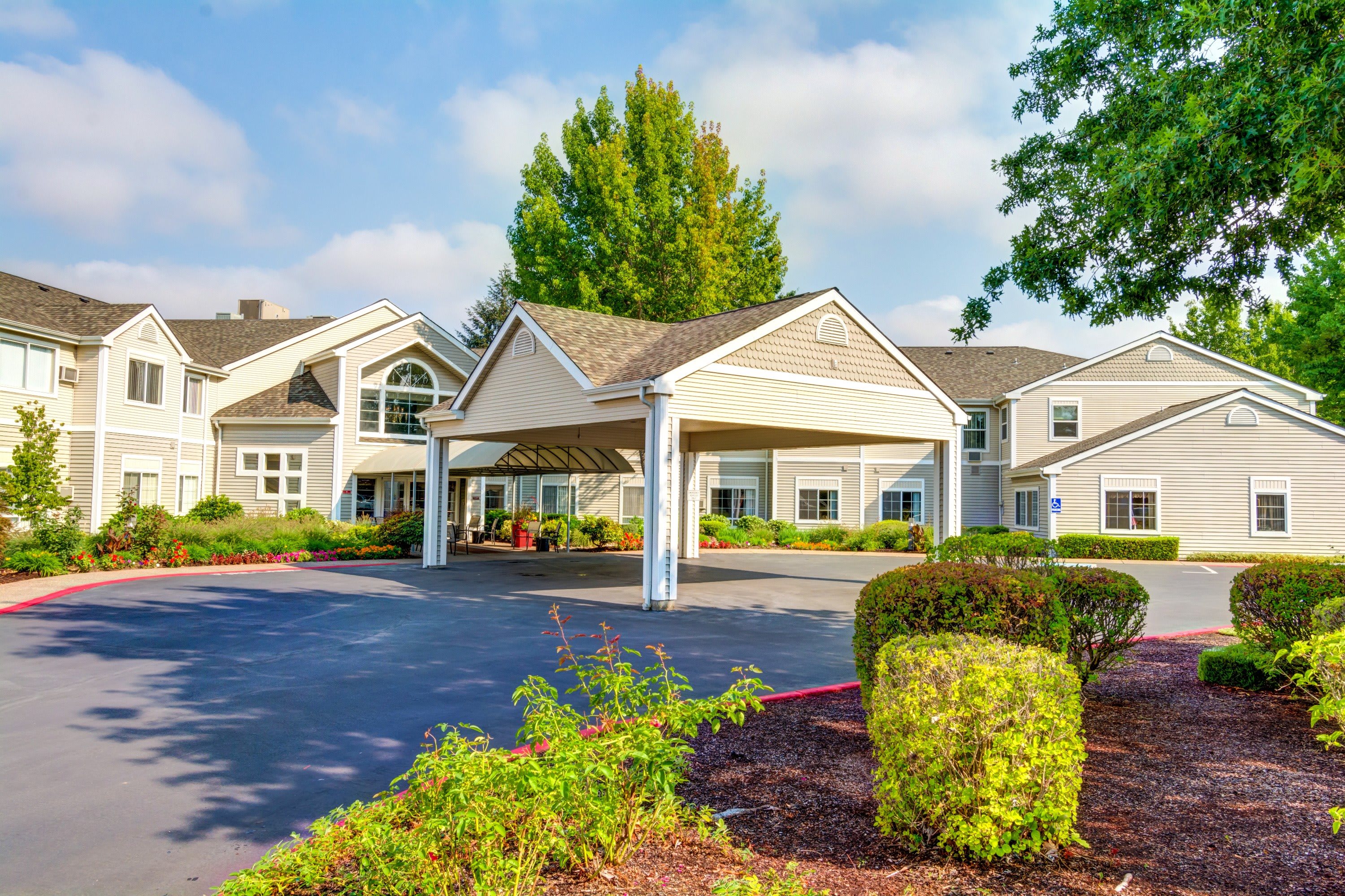 The Oaks at Lebanon community exterior