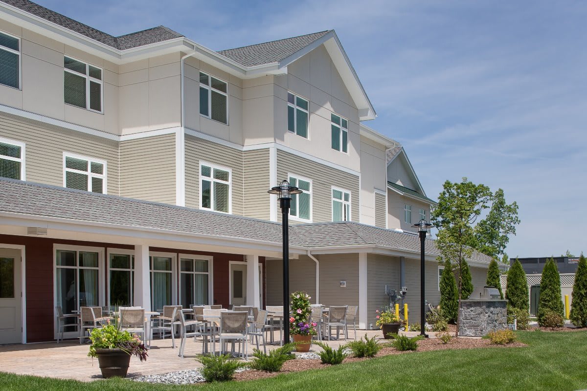 Benchmark Senior Living at Split Rock outdoor common area