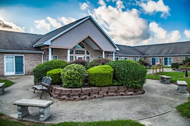 Brookstone Of Mattoon South outdoor common area