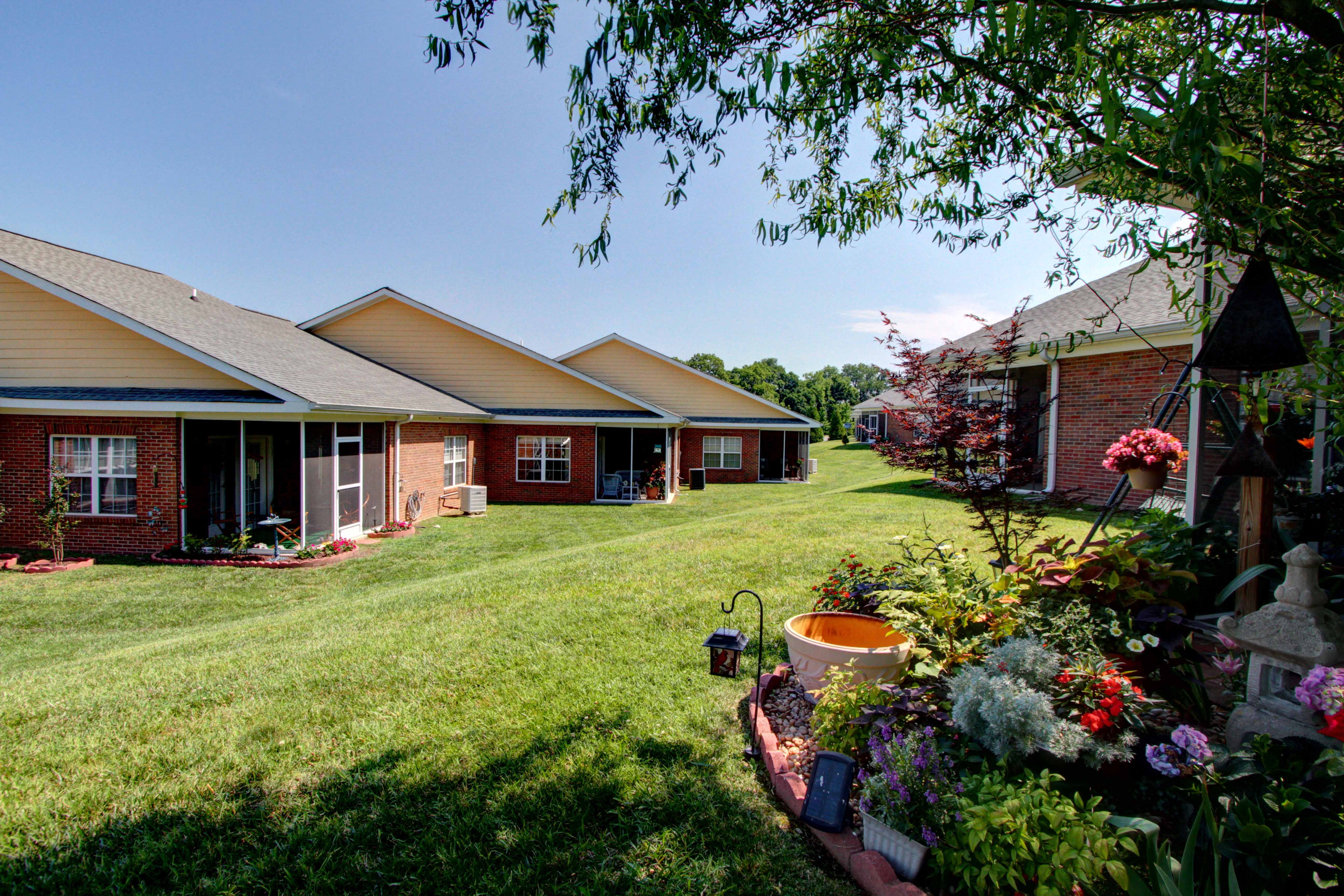 Charter Senior Living of Hermitage outdoor common area