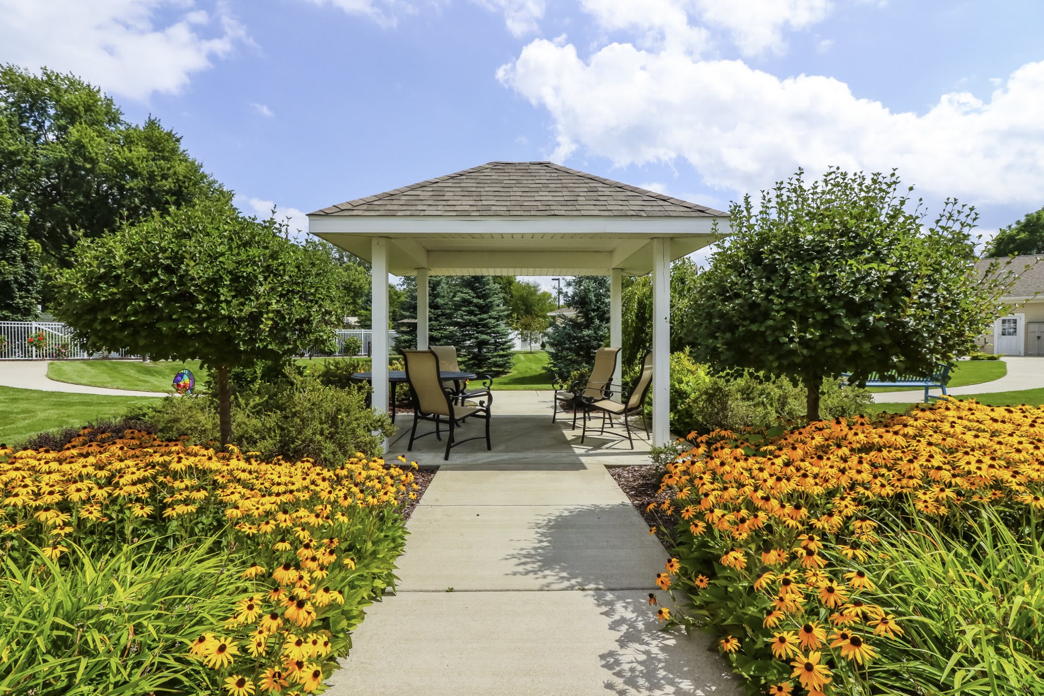 Arbor Grove Assisted Living and Memory Care outdoor common area
