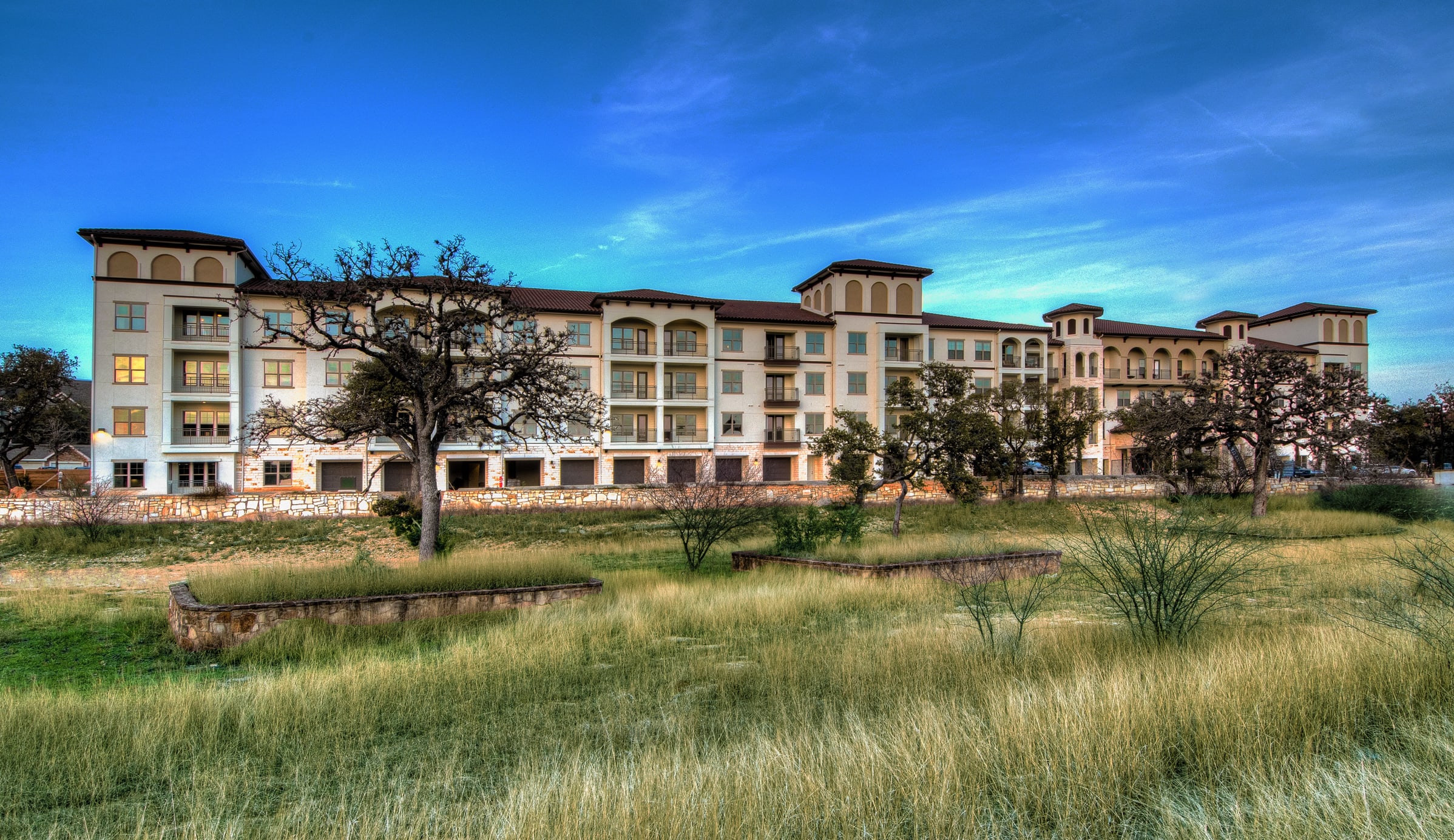 Overture Stone Oak 55+ Apartment Homes community exterior