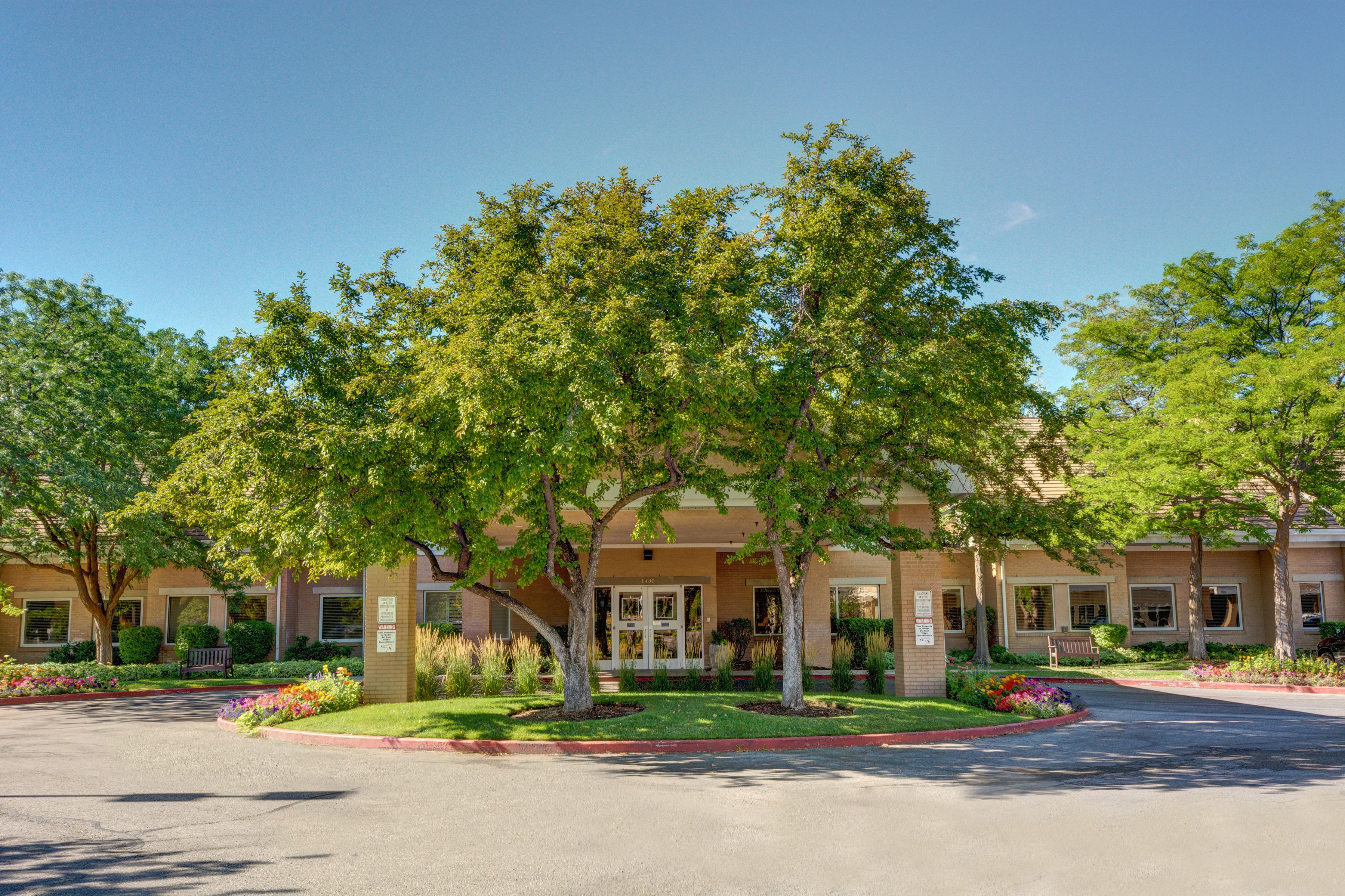 The Auberge at Aspen Park community exterior
