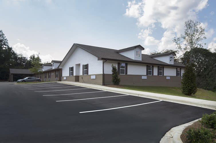 Salterra Senior Living at Peachtree community exterior