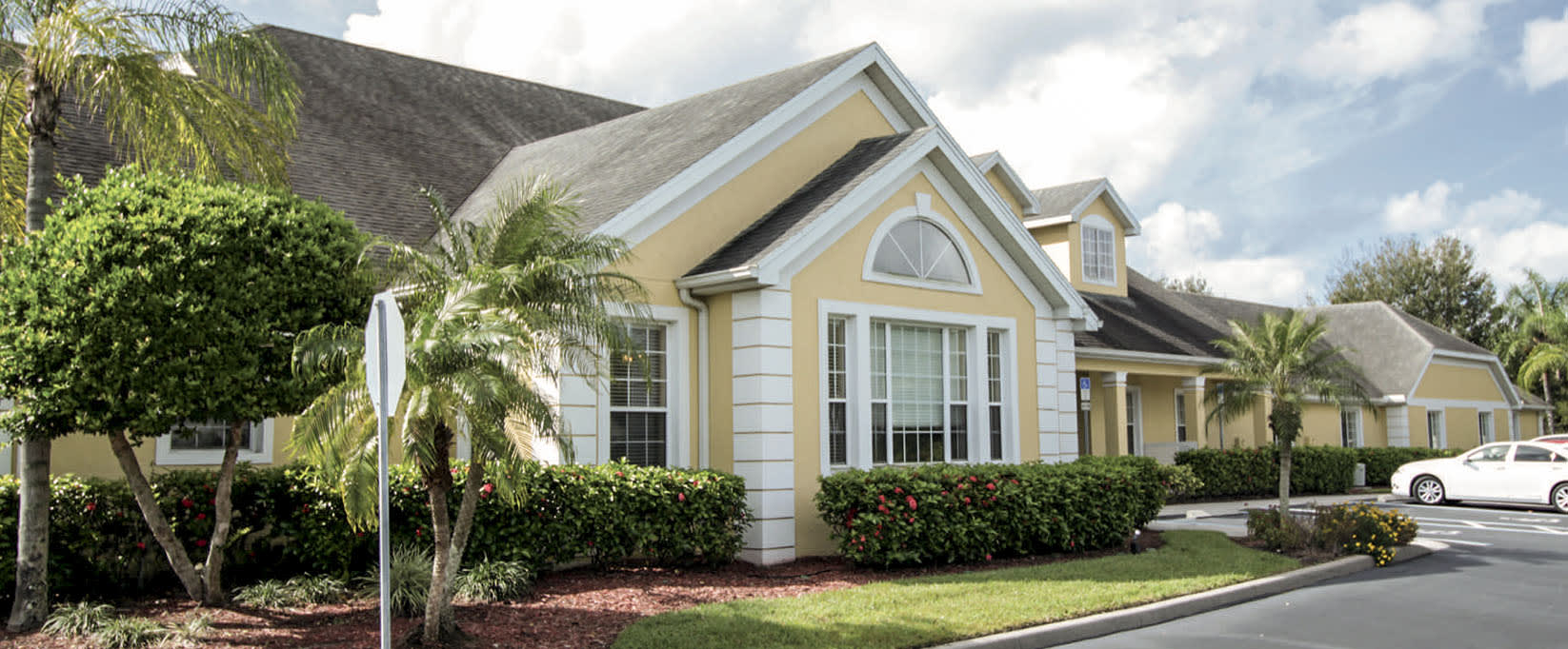 Brookdale Fort Myers Lakes Park community exterior