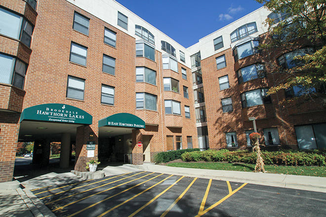 Brookdale Hawthorn Lakes in Vernon Hills Independent Living community exterior