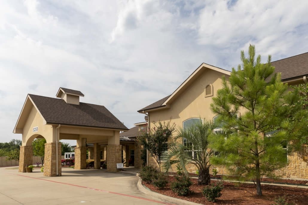 Lakeshore Assisted Living and Memory Care community exterior
