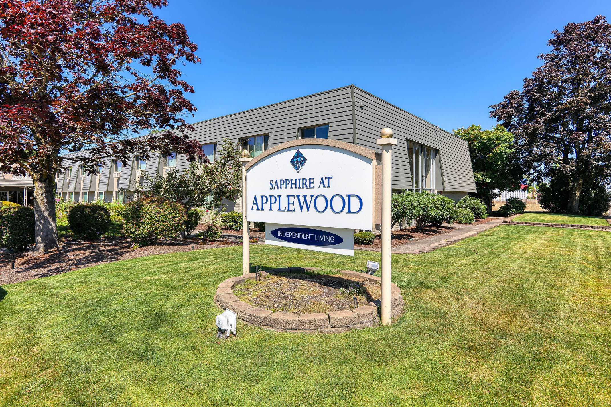 Applewood Retirement outdoor common area