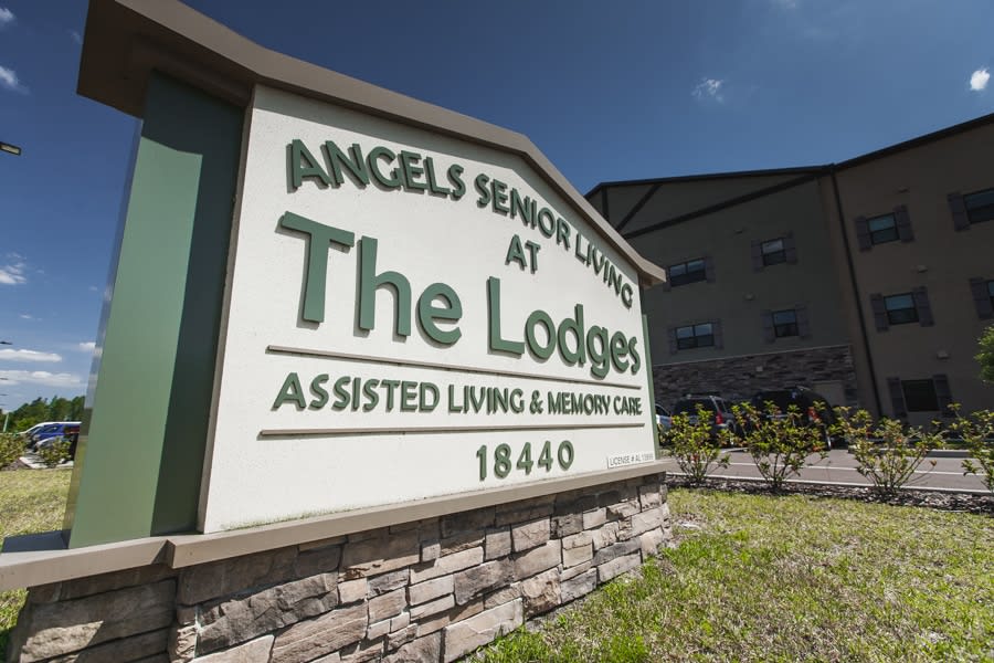 Angels Senior Living at Lodges of Idlewild outdoor common area