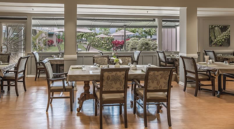 Regency at Puakea dining room