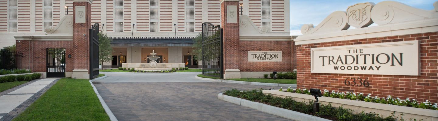 The Tradition - Woodway outdoor common area