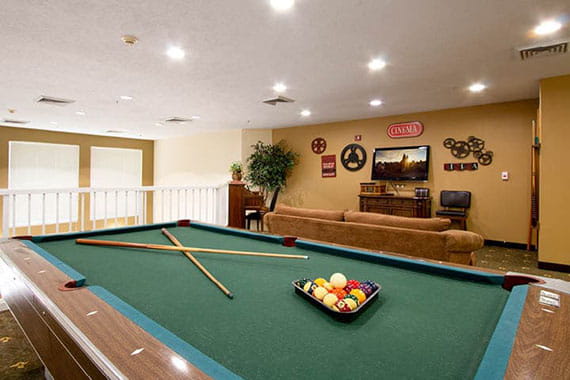 Albany Senior Living by Cogir indoor common area