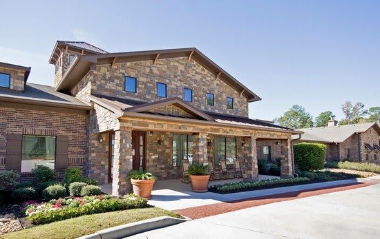Heritage Oaks Assisted Living and Memory Care community exterior