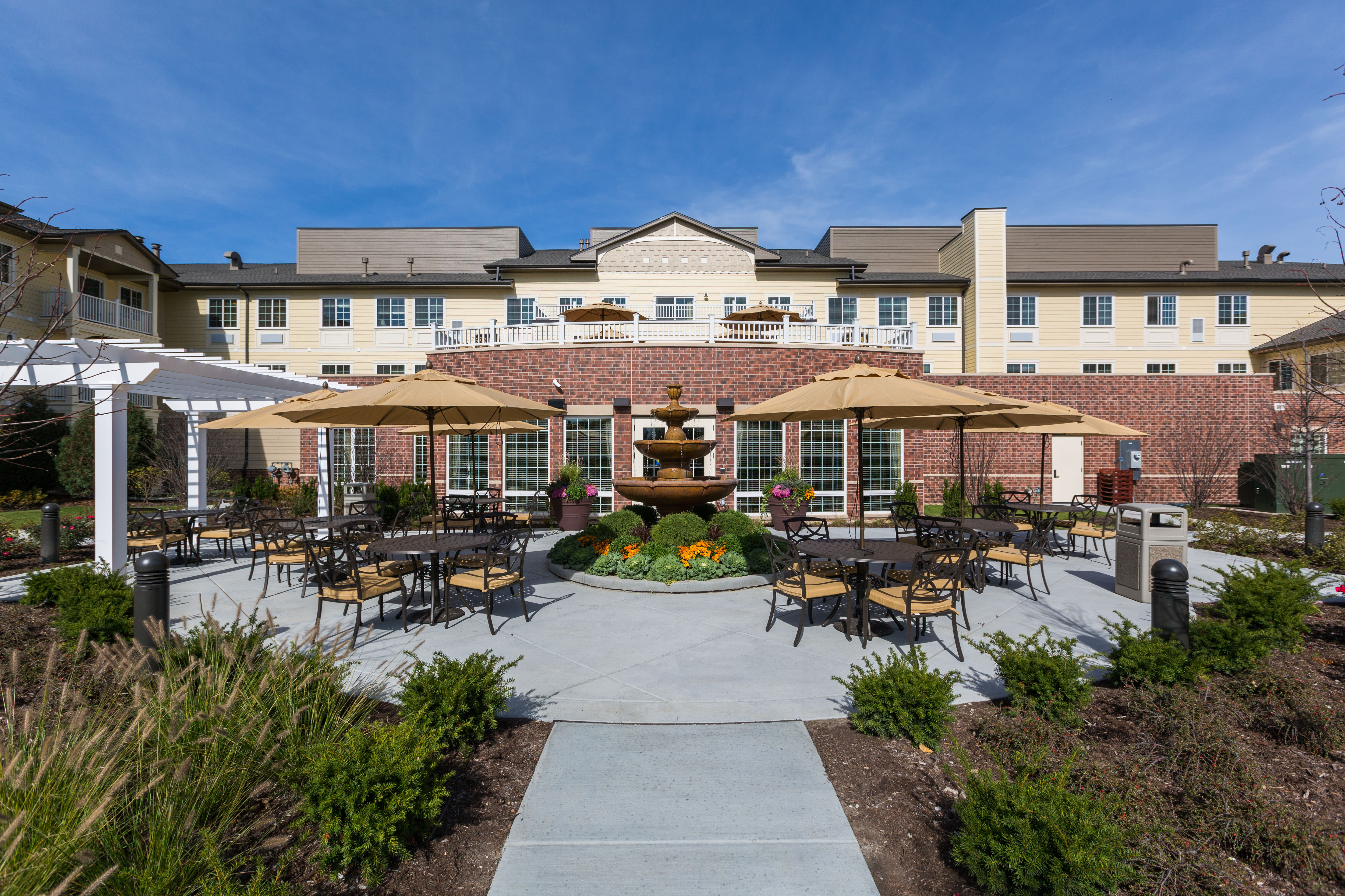 Green Oaks Senior Living patio