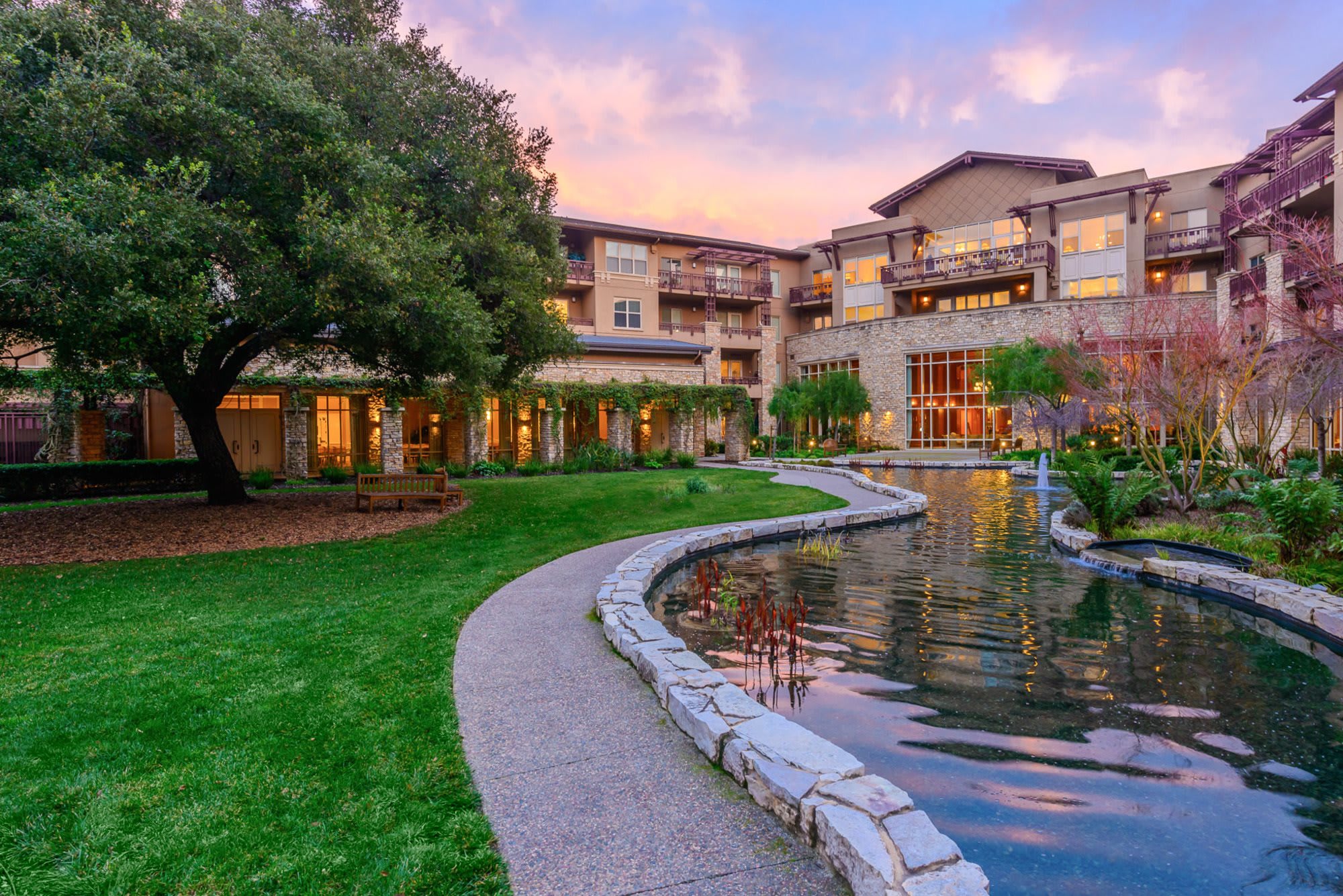 Vi at Palo Alto, a CCRC outdoor common area