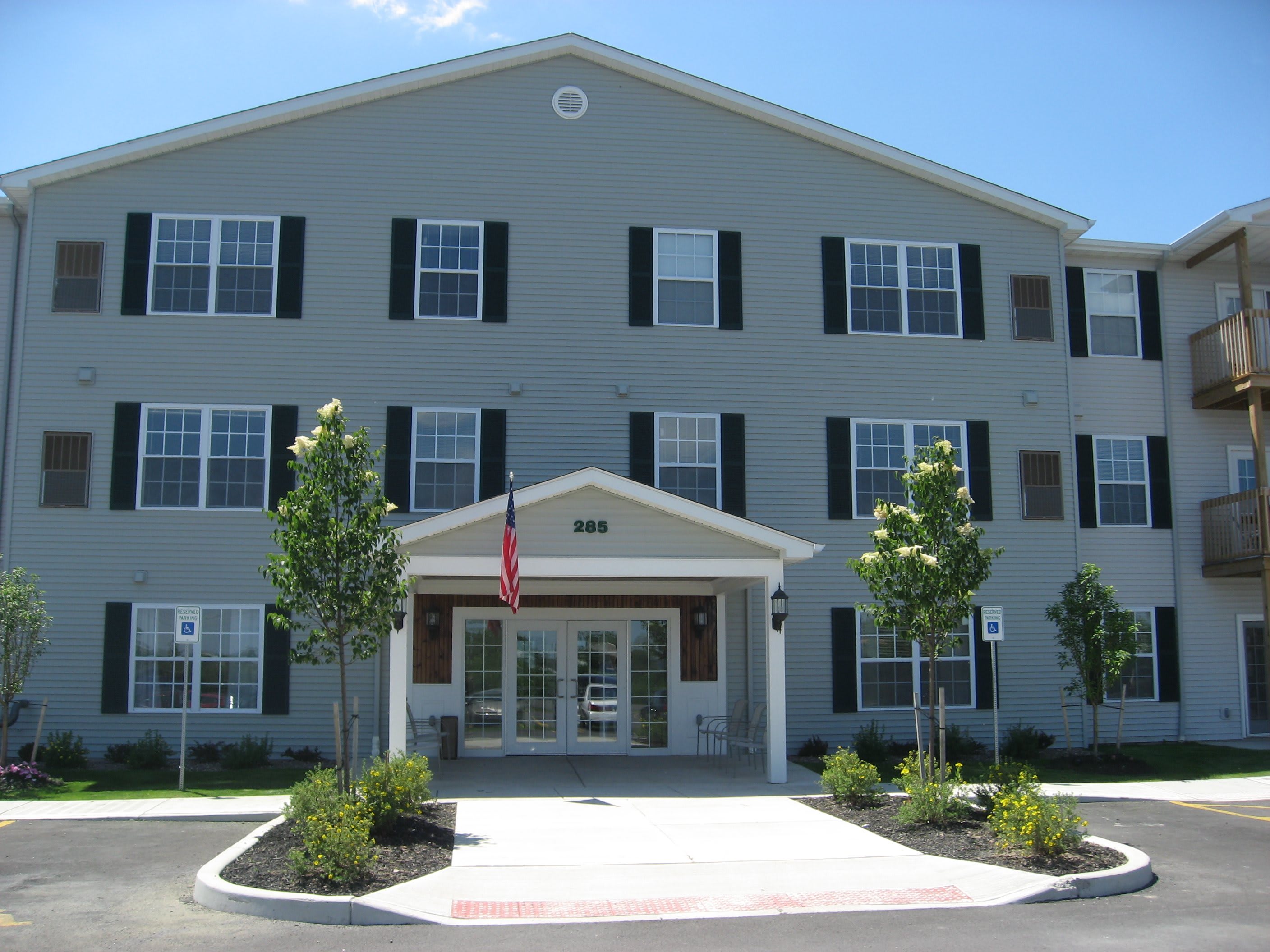 Crestmount Senior Apartments 