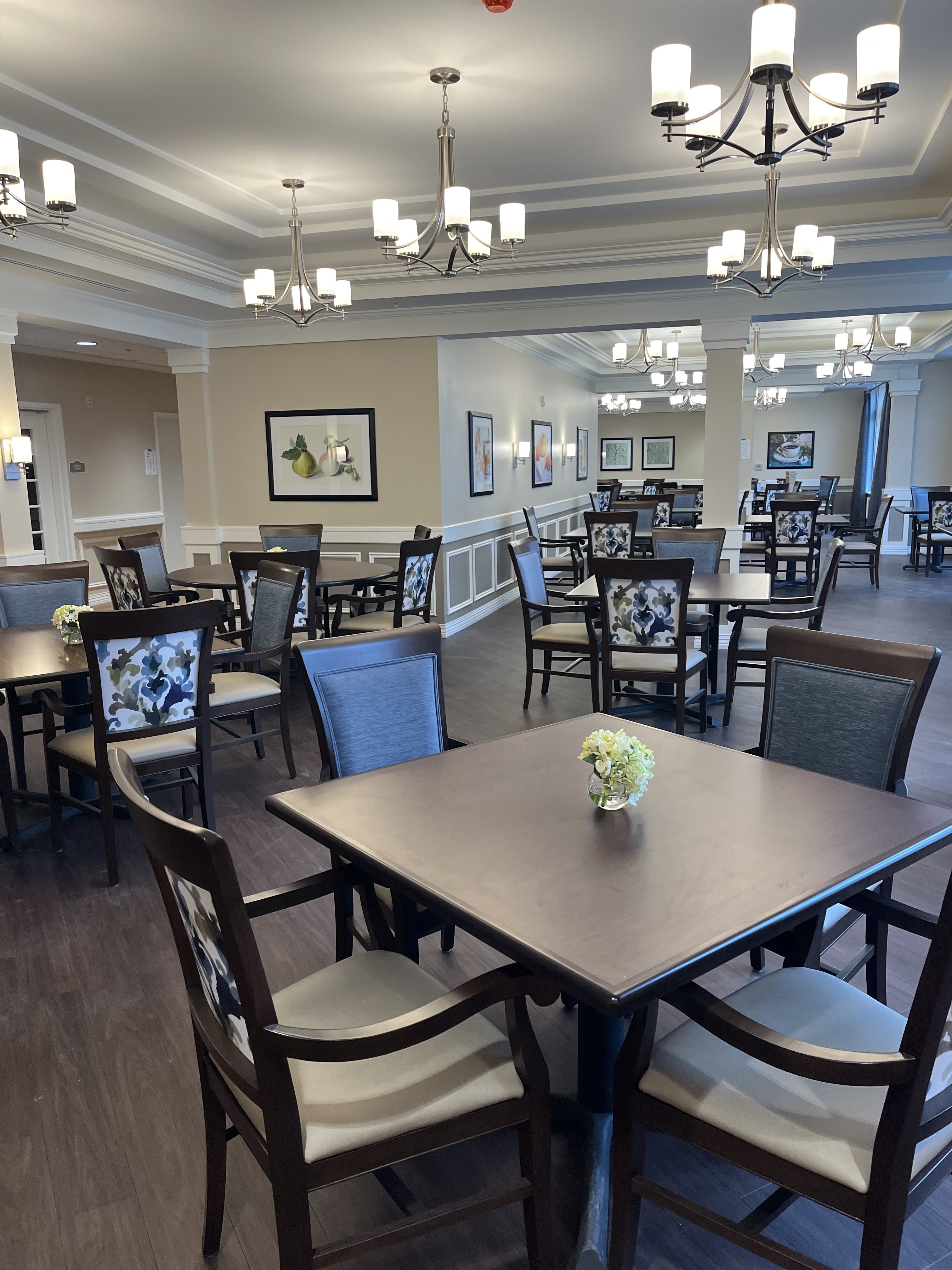 Maumee Pointe Assisted Living and Memory Care dining room