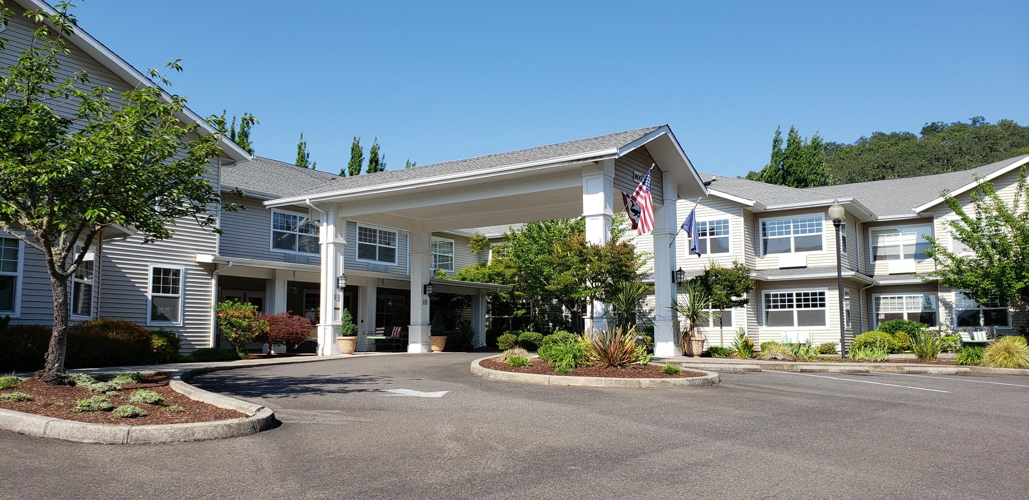 Avamere at Oak Park (Roseburg) community exterior