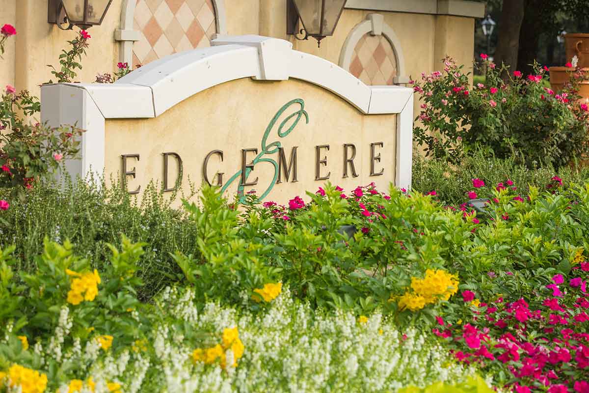 Edgemere, a CCRC outdoor common area