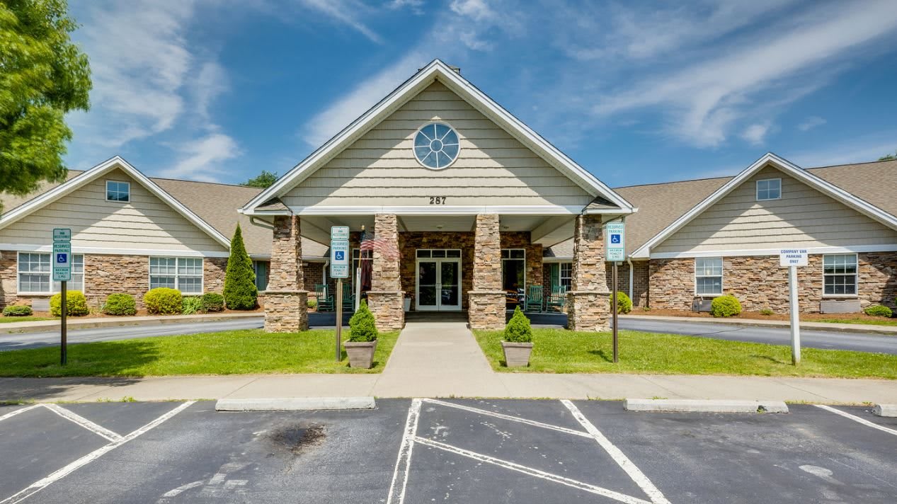 Deerfield Ridge Assisted Living outdoor common area