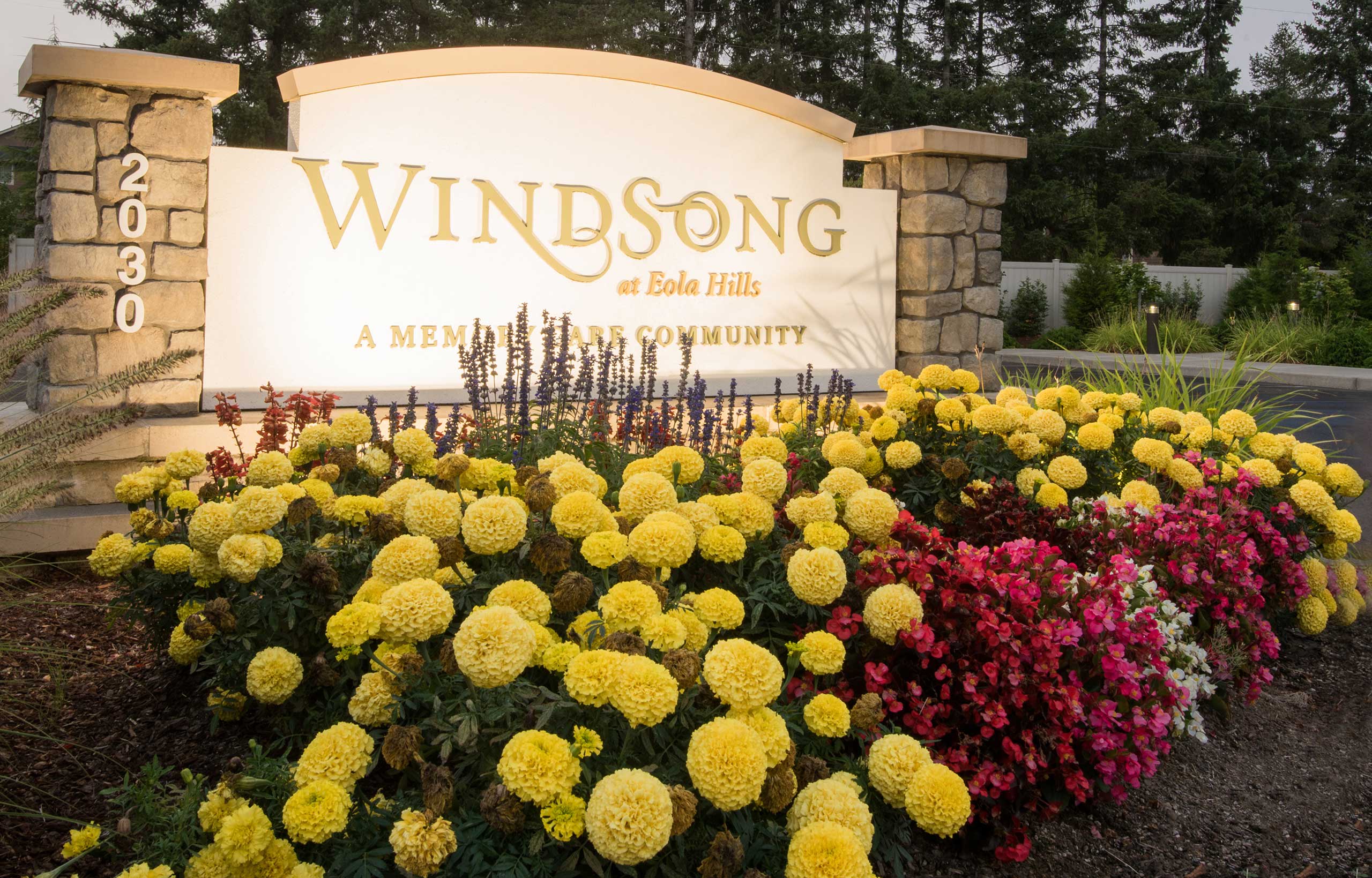 Windsong Memory Care at Eola Hills outdoor common area