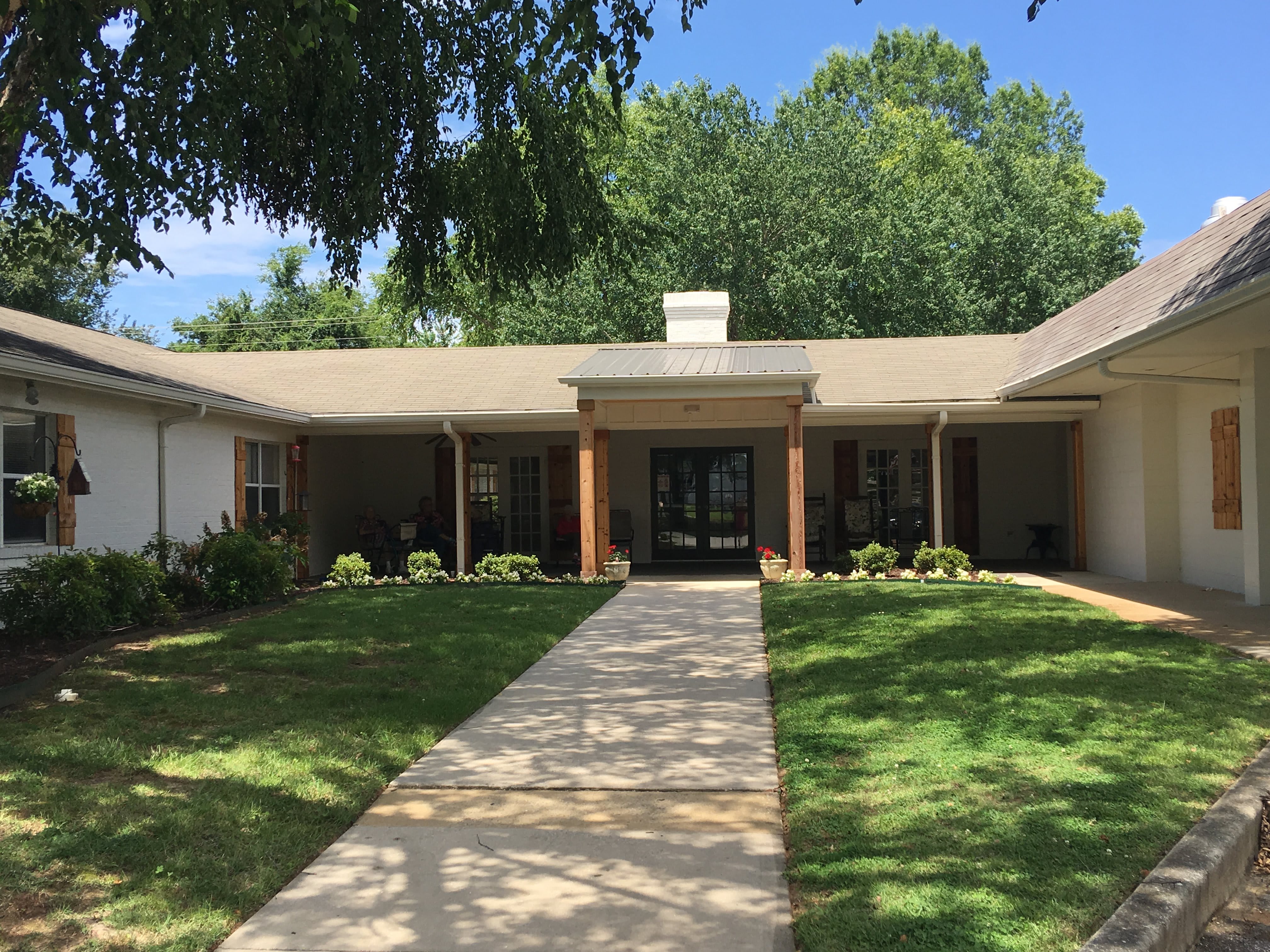 Limestone Manor community exterior