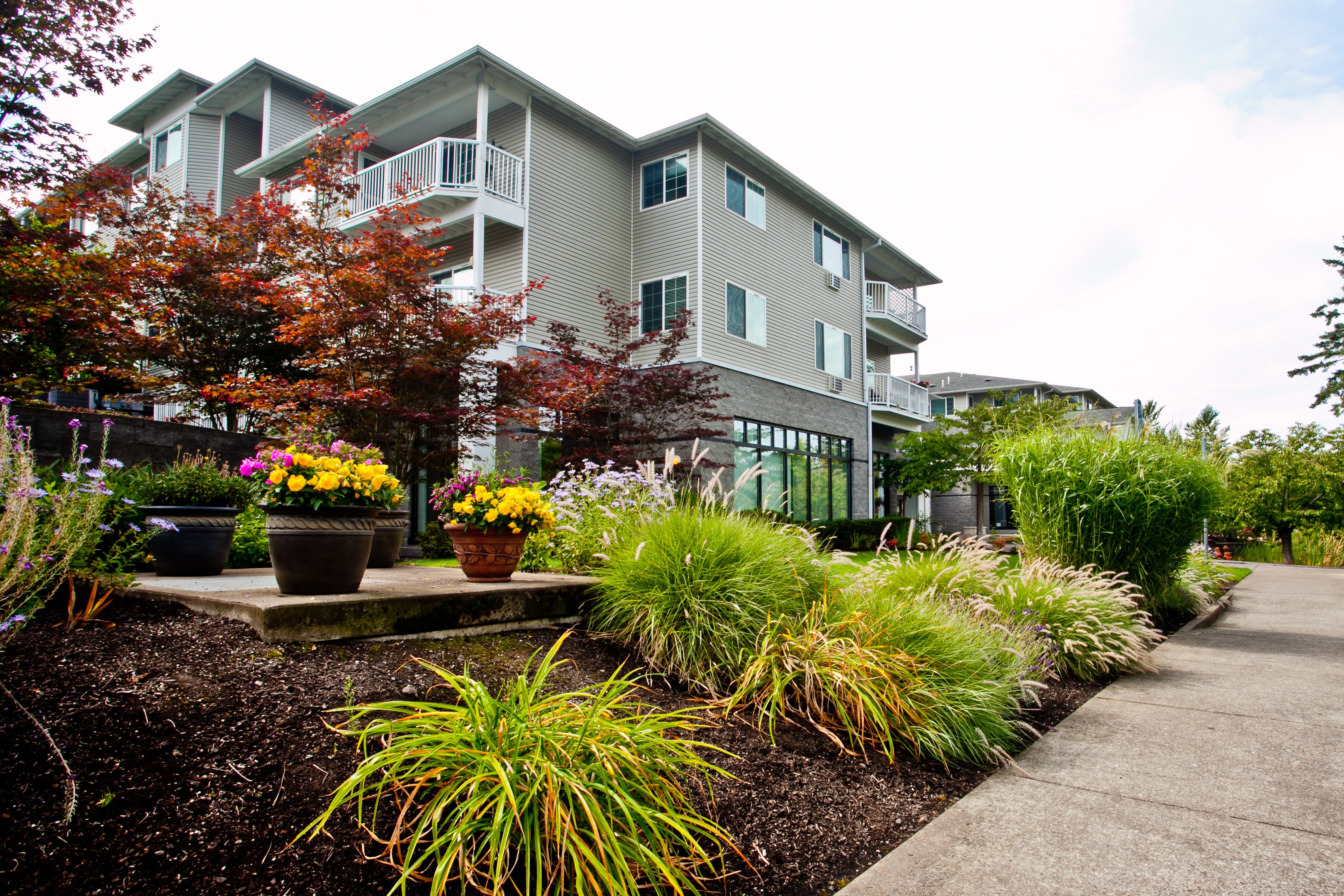 Courtyard Village at Raleigh Hills