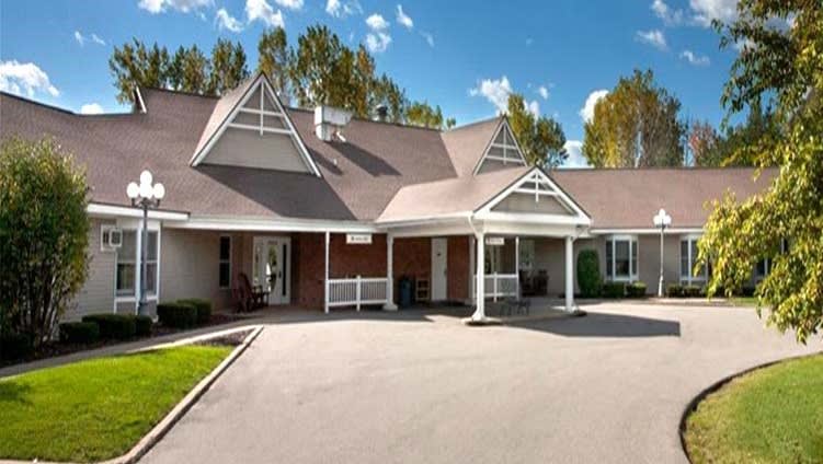 Commonwealth Senior Living at East Paris community exterior
