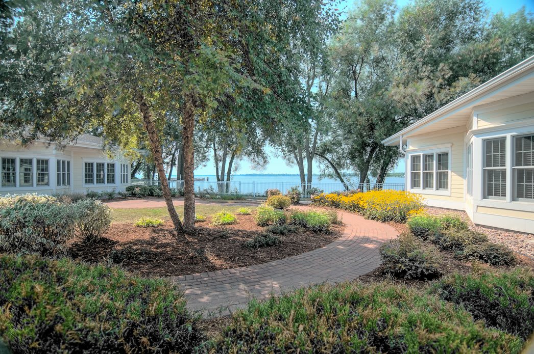 Lakeshore Manor outdoor common area