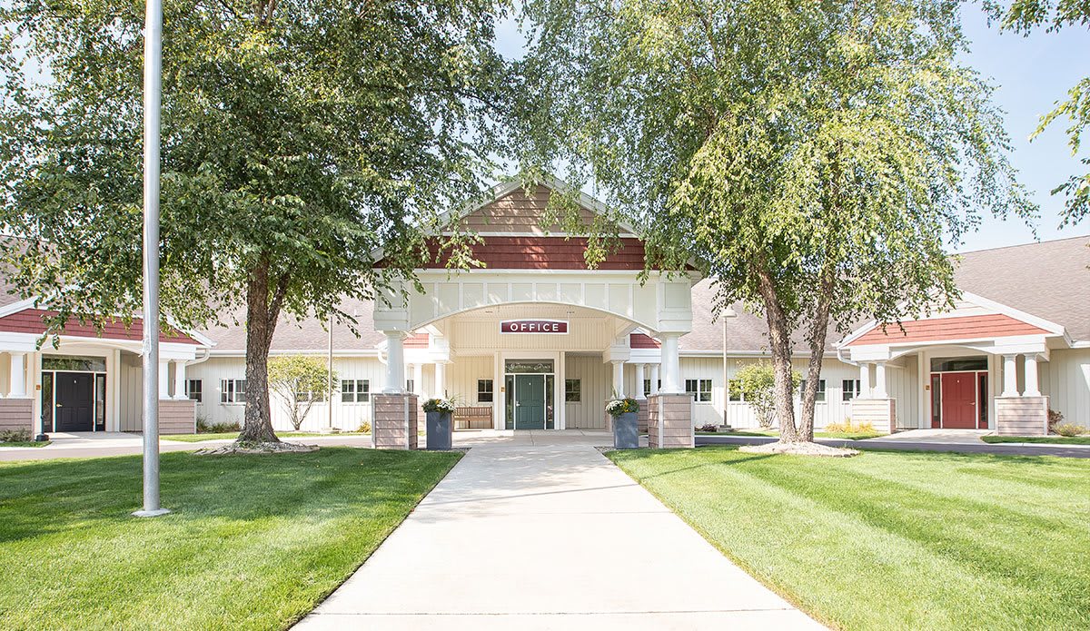 Photo of Byron Manor