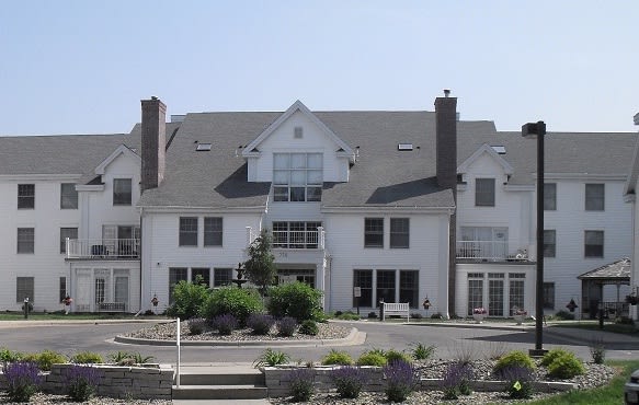 New Perspective Senior Living | Highland Park community exterior