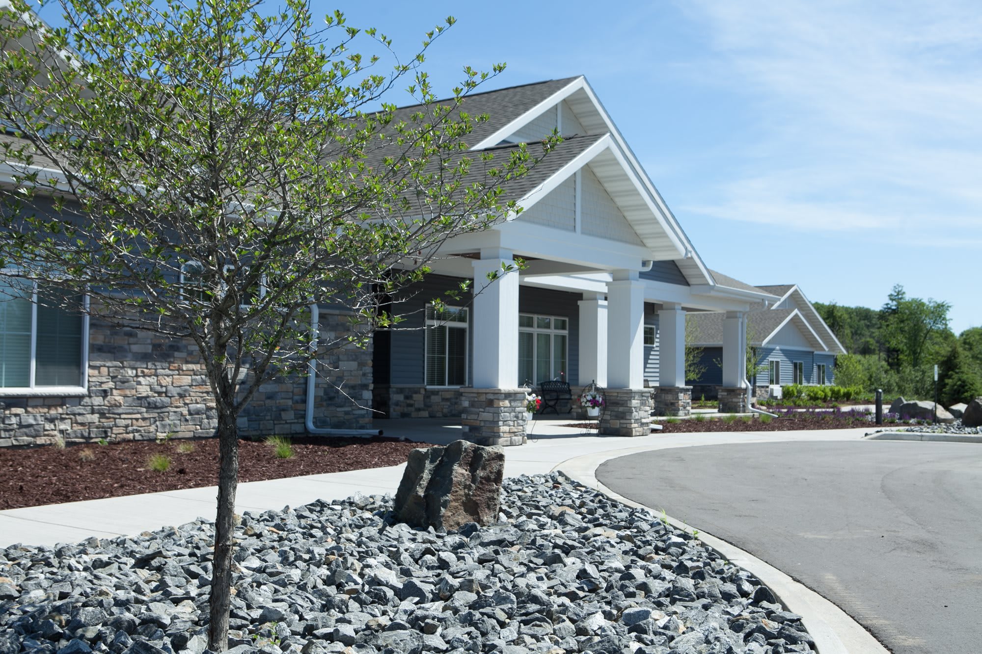 Frontida of Elkhorn outdoor common area