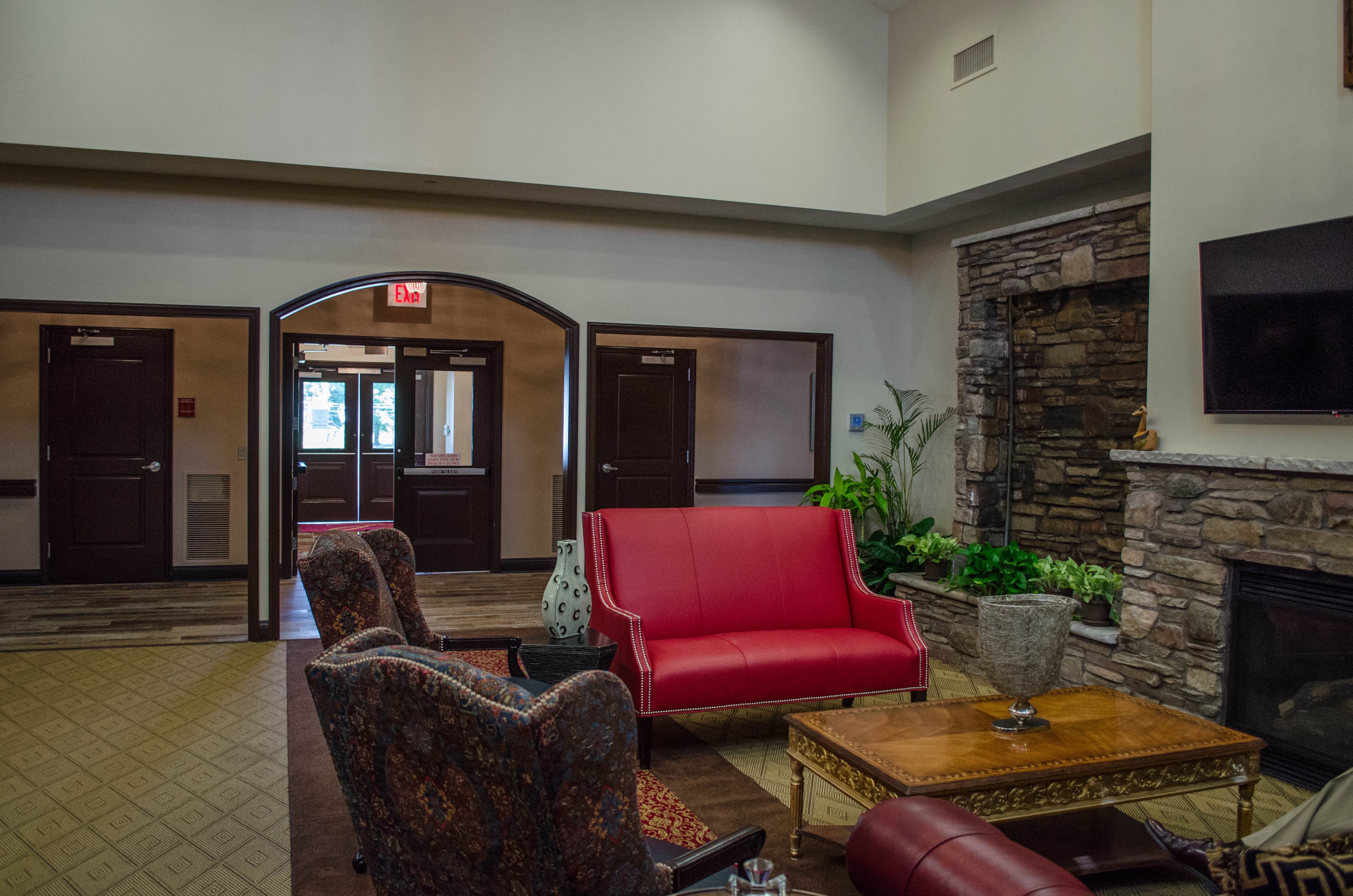 Lantern of Chagrin Valley indoor common area