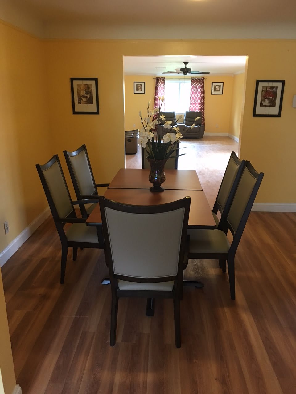 Genesis Senior Living - Warren dining room