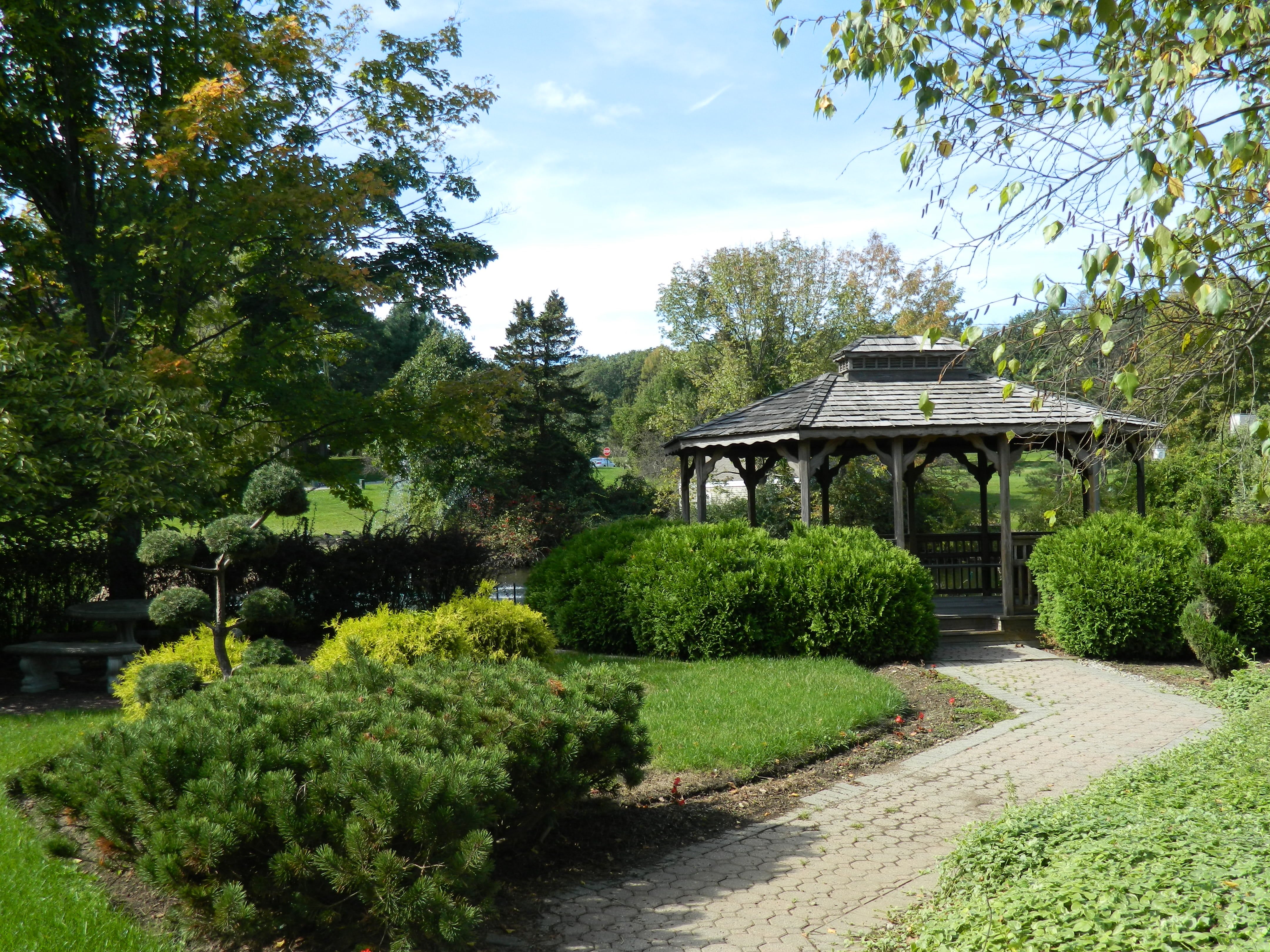 Colonial Manor at Panther Valley outdoor common area