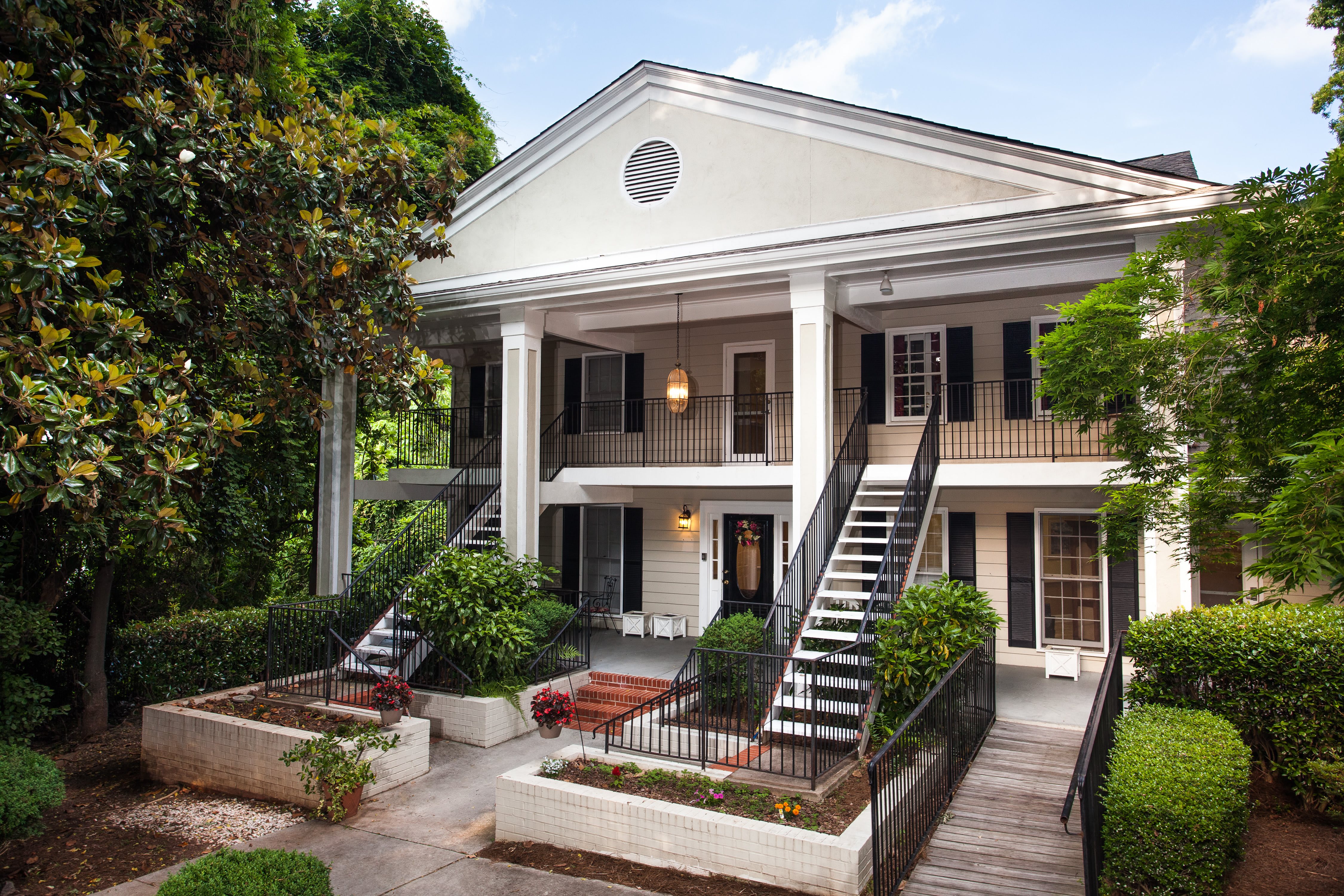 Hollander Senior Living and Memory Care of Sandy Springs community exterior