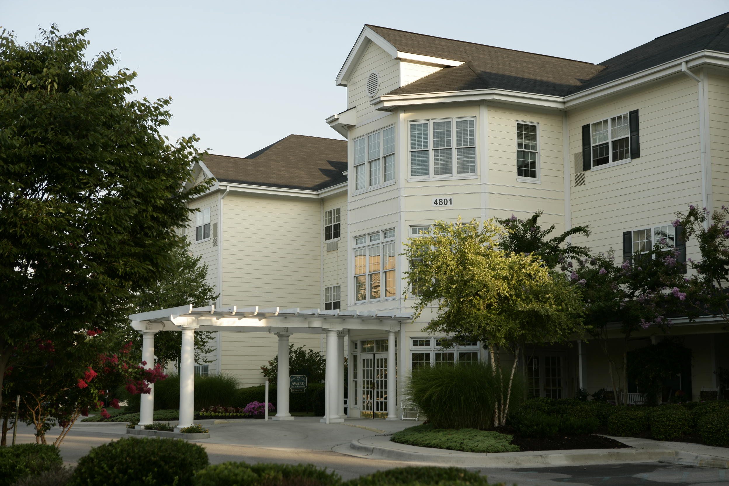 Lynridge of Huntsville Assisted Living and Memory Care community entrance