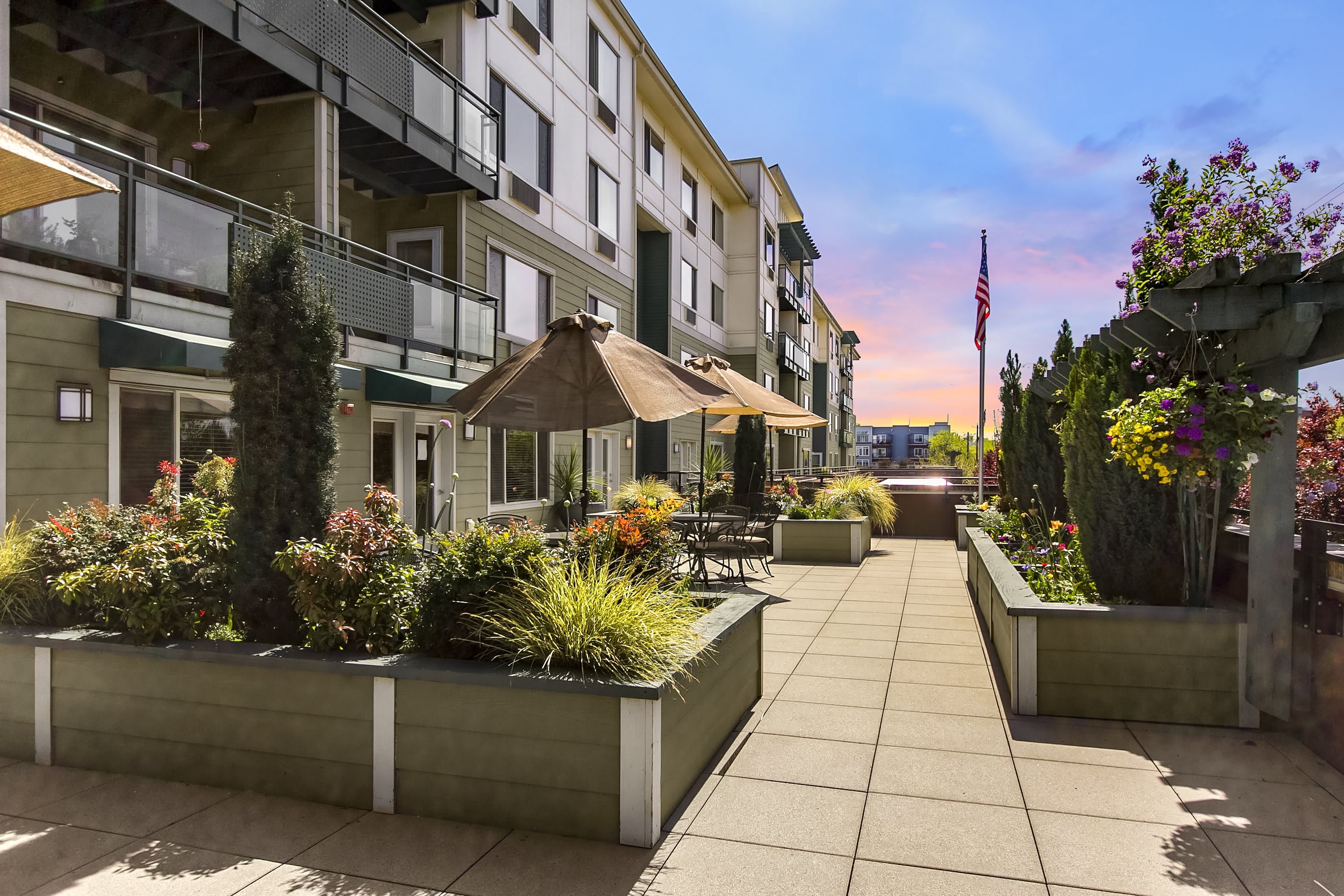 Merrill Gardens at Renton Centre patio