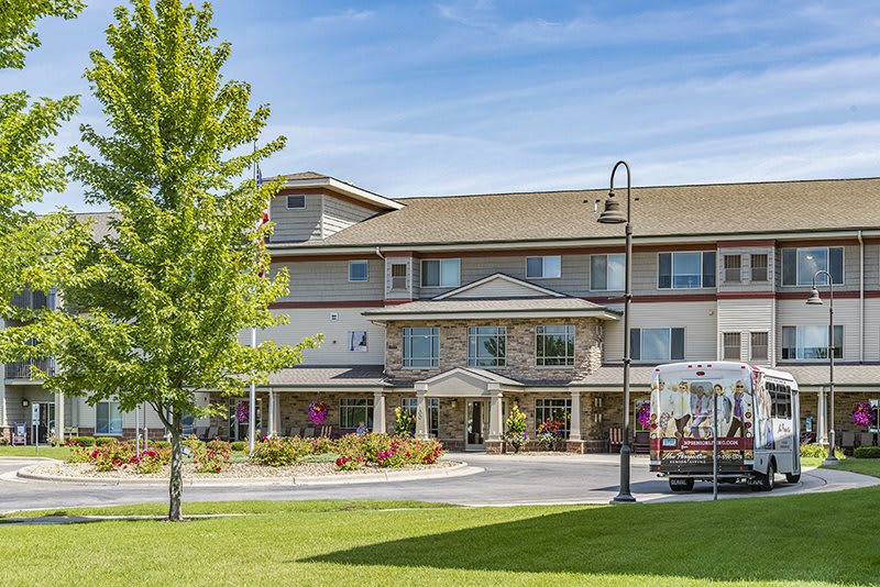 New Perspective Senior Living Mankato outdoor common area