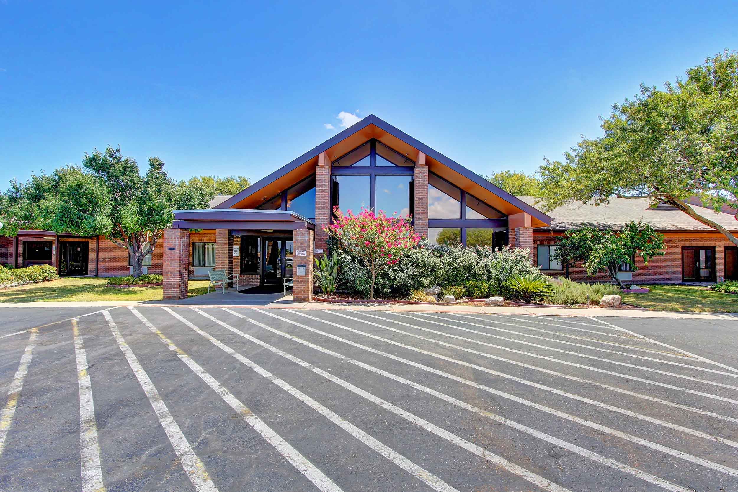 Caraday of Corpus Christi Assisted Living outdoor common area