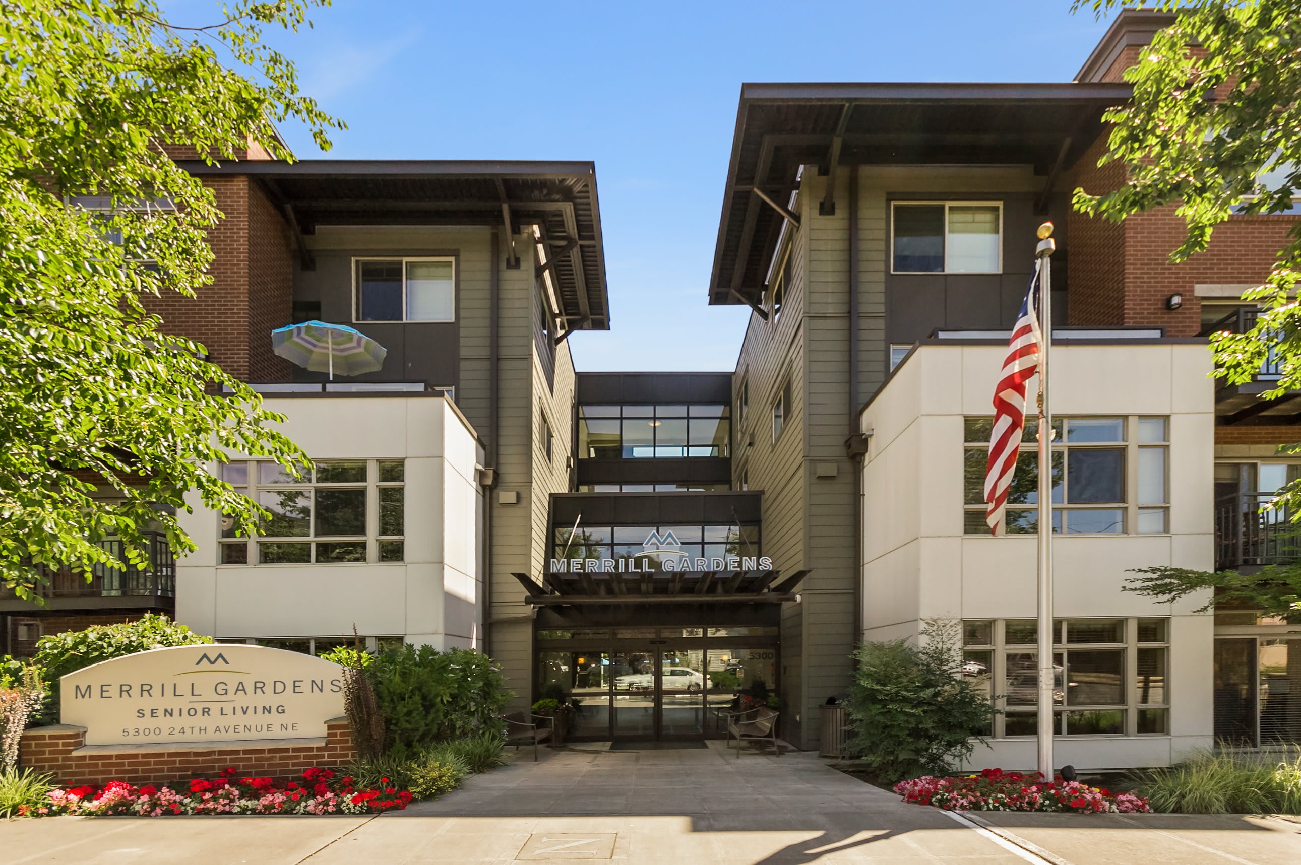 Merrill Gardens at The University community exterior