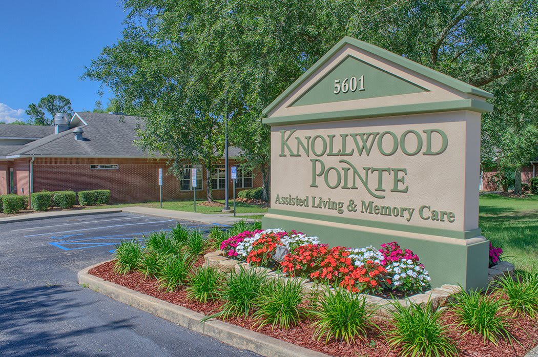 Knollwood Pointe community exterior