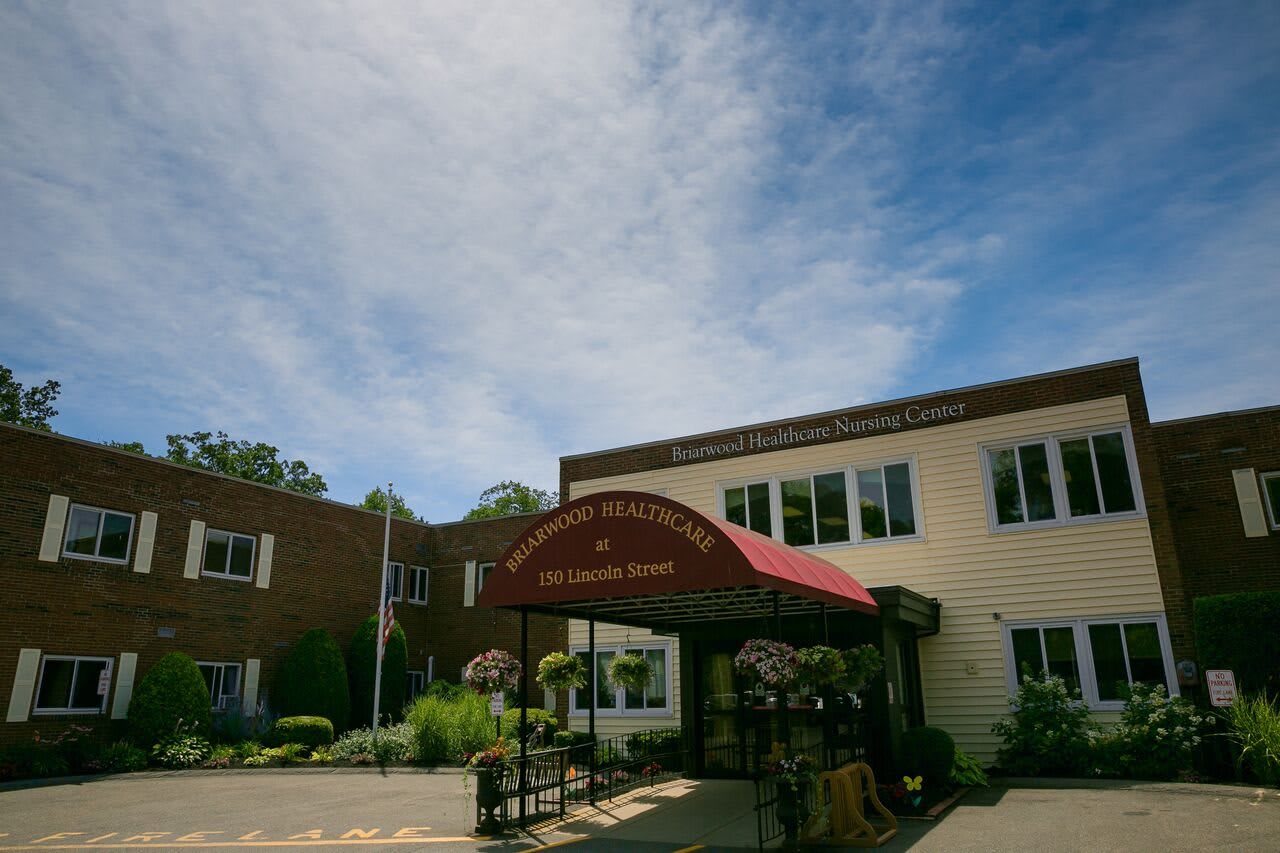 Briarwood Rehabilitation and Healthcare Center community exterior