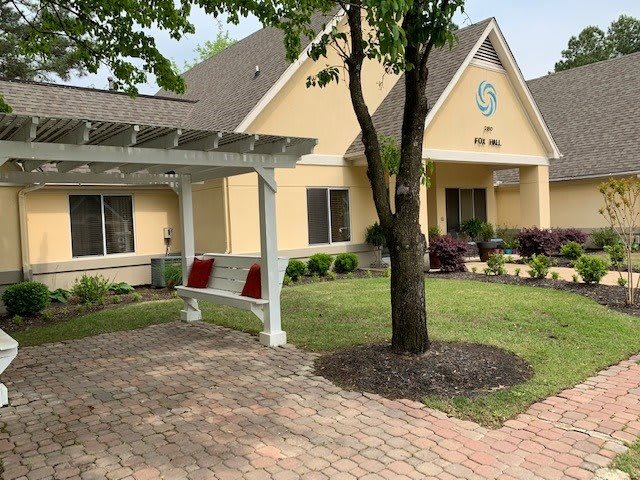 Foxbridge Assisted Living & Memory Care outdoor common area